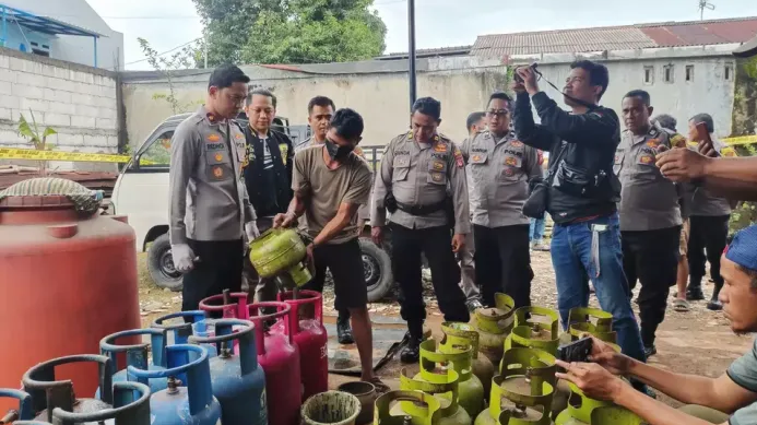 Polisi Amankan Lokasi Pengoplosan LPG di Bogor