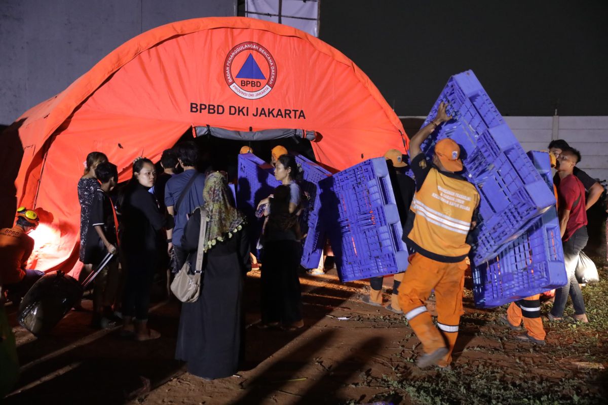 Ribuan Orang Mengungsi Imbas Kebakaran di Kapuk Muara, Jakarta Utara
