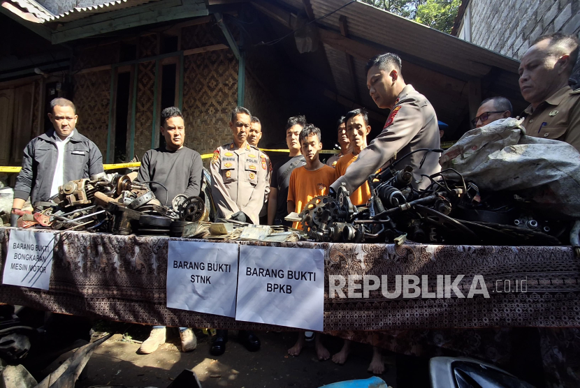 Gudang Penadah Motor Curian di Cipeundeuy Bandung Barat Digerebek